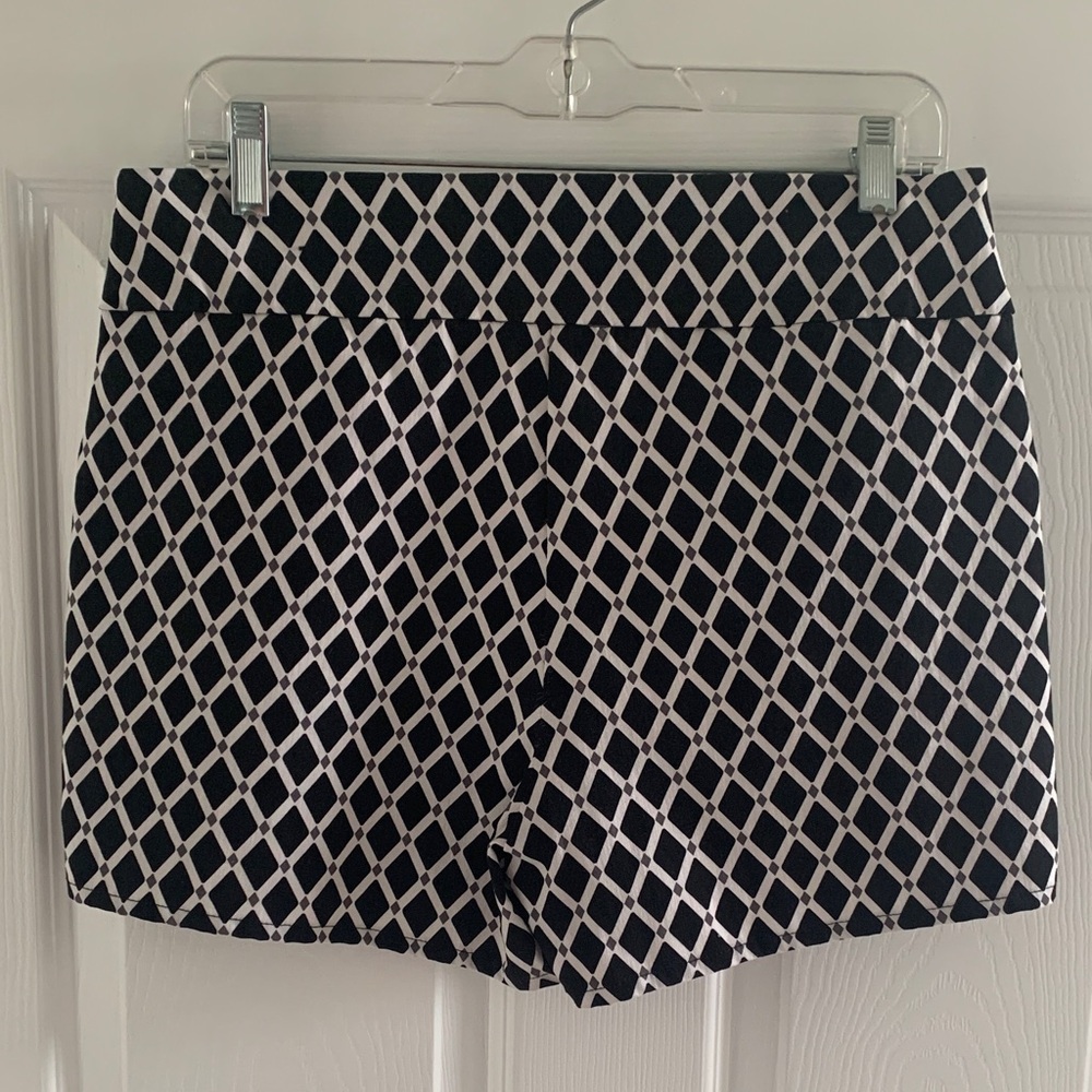 Premise Women's Black and White Patterned Shorts - Picture 2 of 7